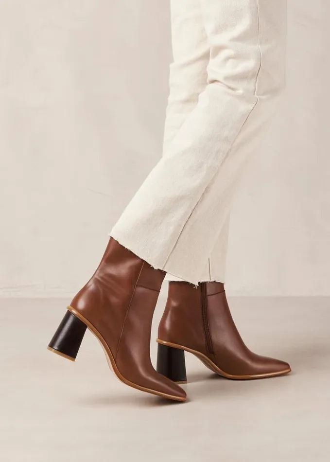 ALOHAS Boots Women West Camel