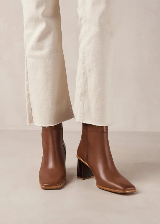 ALOHAS Boots Women West Camel
