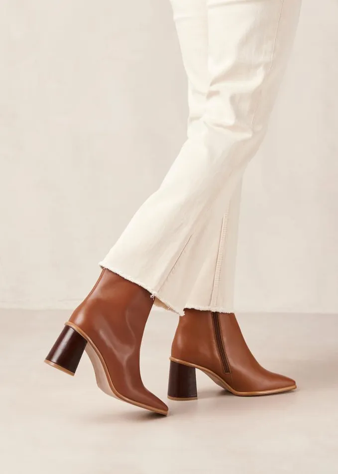 ALOHAS Boots Women West Cape Vintage 8211 Brown Leather Boots