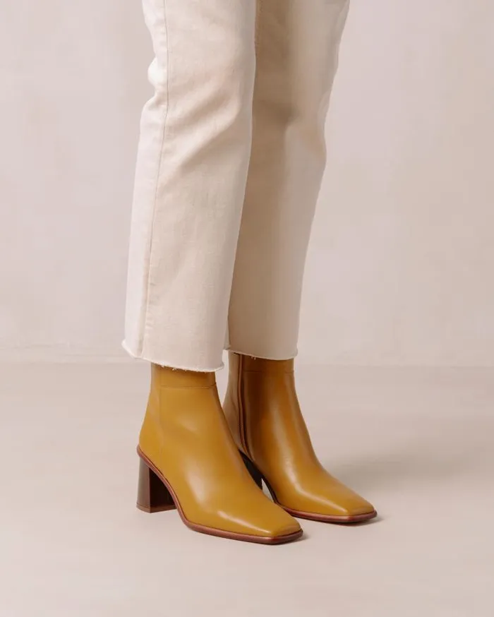 ALOHAS Boots Women West Vintage 8211 Yellow Leather Boots