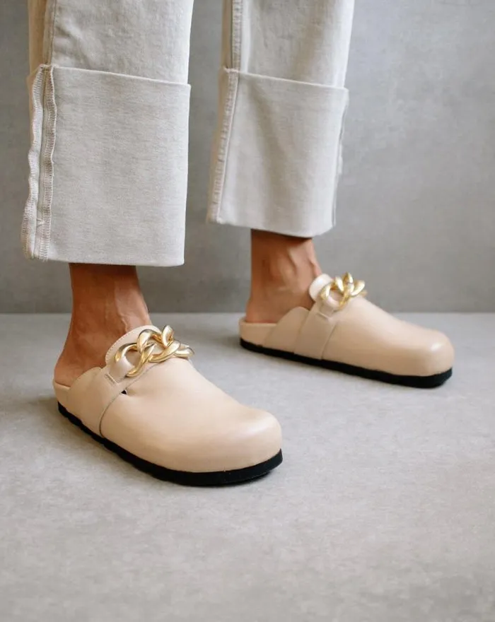 ALOHAS Clogs Women Fireplace Chain 8211 Beige Leather Clogs
