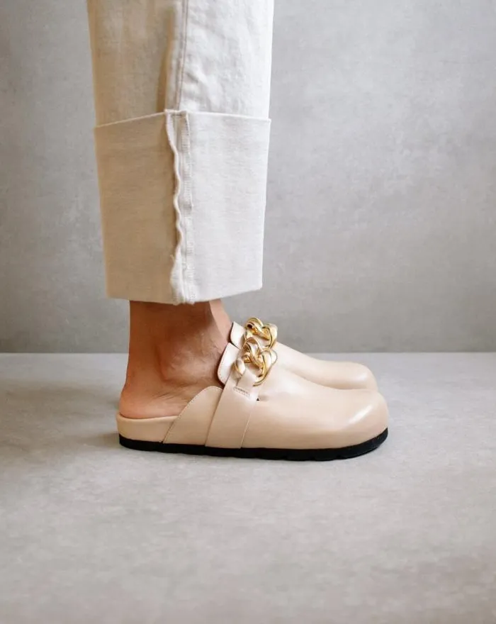 ALOHAS Clogs Women Fireplace Chain 8211 Beige Leather Clogs
