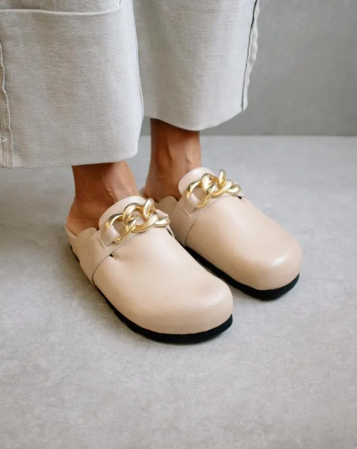 ALOHAS Clogs Women Fireplace Chain 8211 Beige Leather Clogs