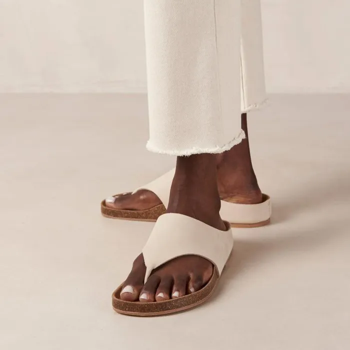 ALOHAS Sandals Women Ivy 8211 Cream Leather Thong Sandals
