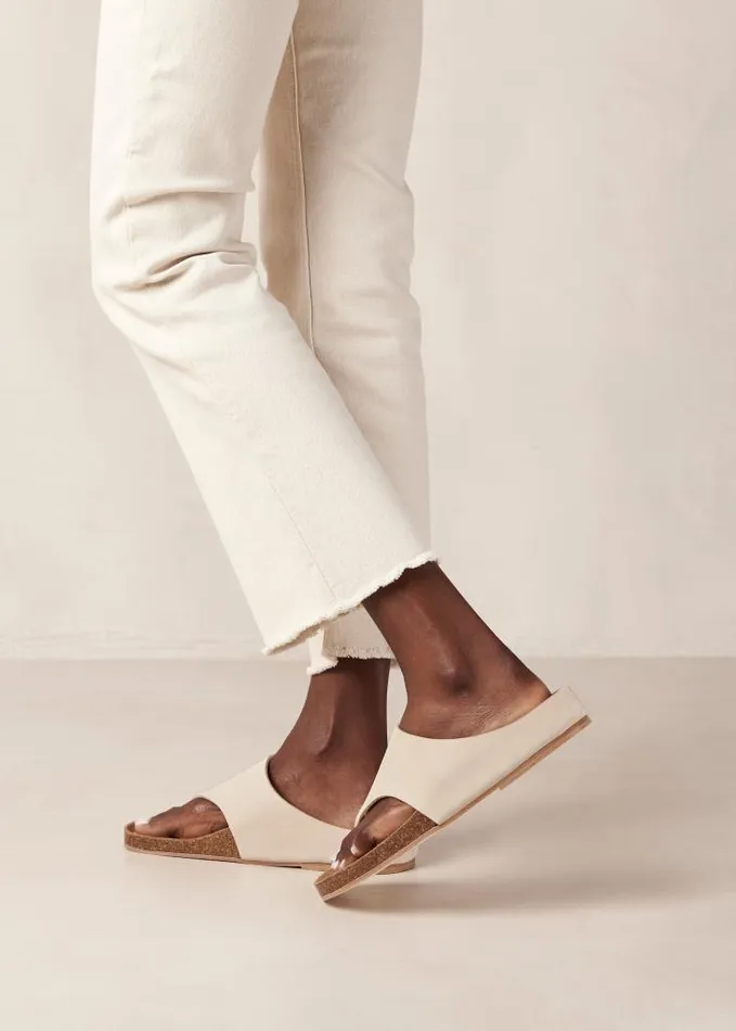 ALOHAS Sandals Women Ivy 8211 Cream Leather Thong Sandals