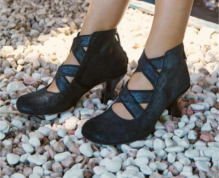 Audley Shoes Mid Heel Leather Booties Gisela Black Women Medium Heel