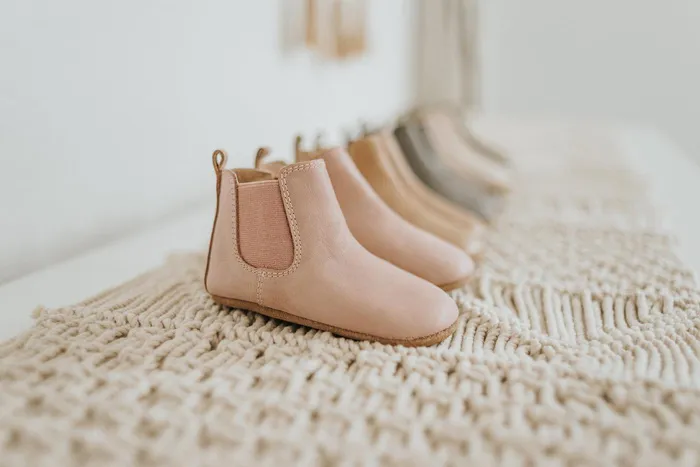 Baby Nisolo Baby Toddler and Kids Shoes Soft Sole Waxed Leather Chelsea Boot Antelope Pink