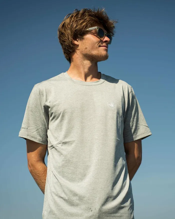 Body Glove Sun Protection ShortSleeved Raglan UPF 50 TShirt 8211 Ash 8211 Men Body Glove Sun Protection ShortSleeved Raglan UPF 50 TShirt 8211 Ash 8211 Men