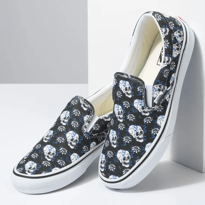 Classics Shoes MenWomen Vans Flash Skulls Classic SlipOn Blacktrue White Classics Shoes MenWomen Vans Flash Skulls Classic SlipOn Blacktrue White