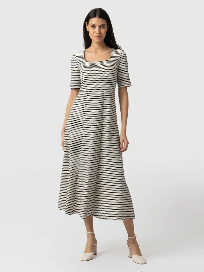 Darcey Short Sleeve Flared Dress 8211 Monochrome Jacquard Monochrome Jacquard Women Saint And Sofia Dresses Darcey Short Sleeve Flared Dress 8211 Monochrome Jacquard Monochrome Jacquard Women Saint And Sofia Dresses