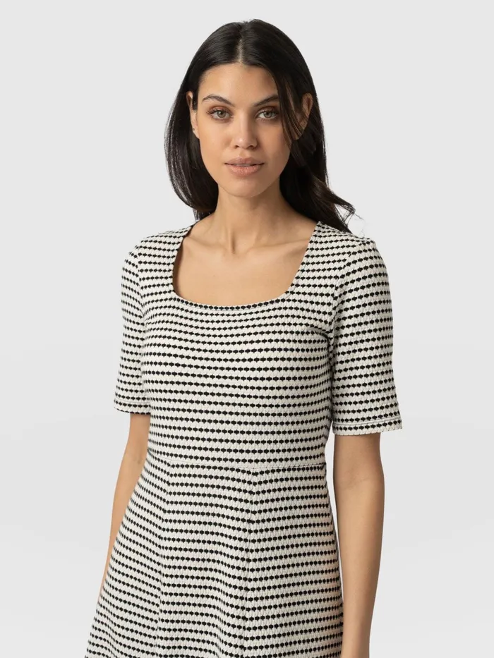 Darcey Short Sleeve Flared Dress 8211 Monochrome Jacquard Monochrome Jacquard Women Saint And Sofia Dresses