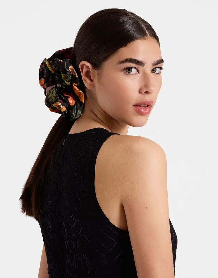 La Doublej Giga Scrunchie Botticelli Black In Light Faille Women Hair Accessories