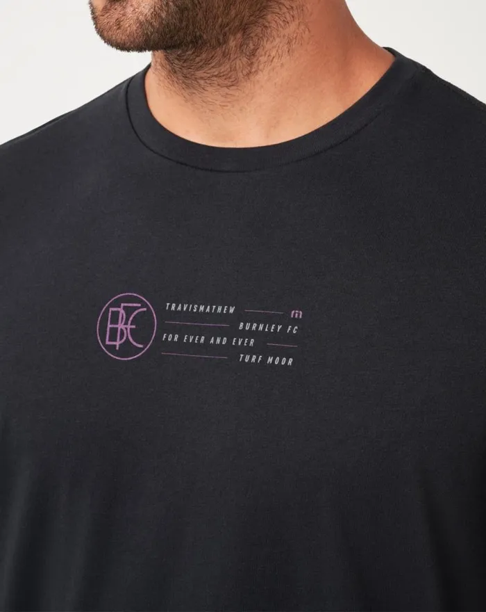 Men BURNLEY SLIDE SHOW TEE Black TravisMathew Tees