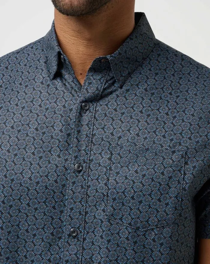 Men COUNTRY MILE BUTTONUP Black TravisMathew ButtonUps