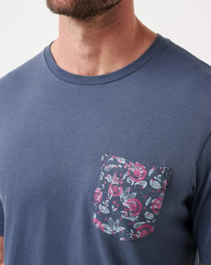 Men FLOURISH POCKET TEE Mood Indigovintage Indigo TravisMathew Tees