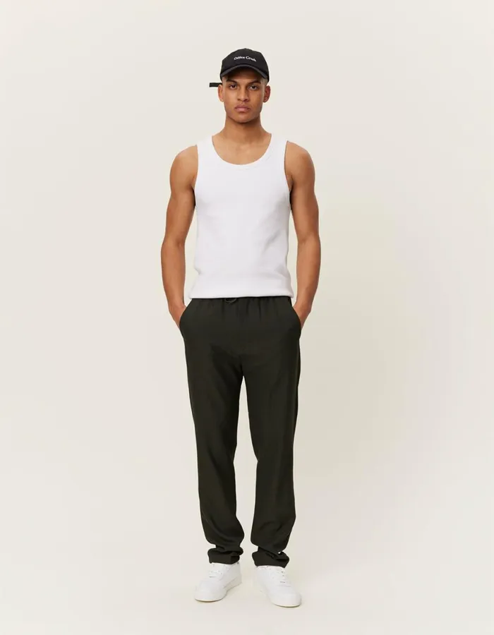 Pants Men Les Deux Como Tapered Drawstring Pants 8211 Seasonal 8211 Deep ForestCharcoal