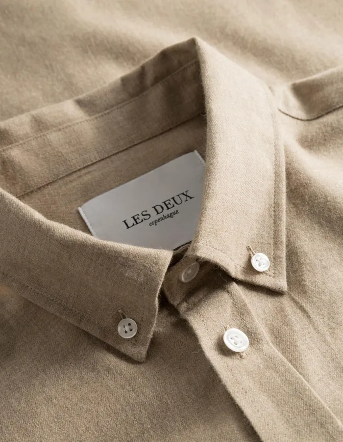 ShirtsOvershirts Men Les Deux Desert Reg Shirt 8211 Light Desert Sand Melange