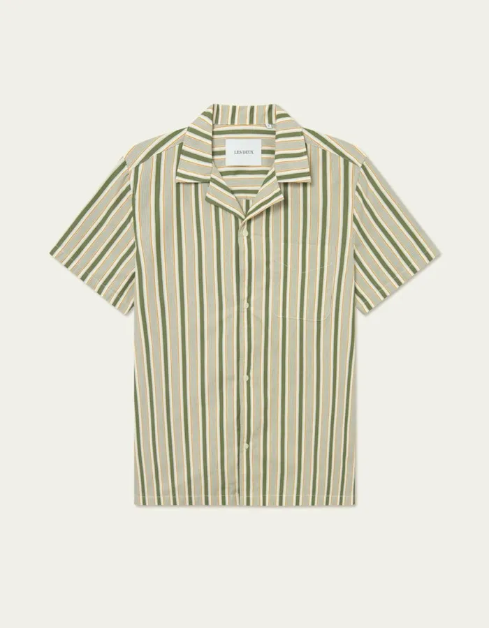 ShirtsOvershirts Men Les Deux Klark Stripe Poplin SS Shirt 8211 Chive GreenThai Curry ShirtsOvershirts Men Les Deux Klark Stripe Poplin SS Shirt 8211 Chive GreenThai Curry