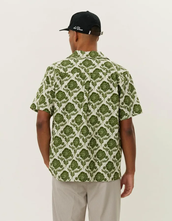 ShirtsOvershirts Men Les Deux Lesley Flower Tile AOP SS Shirt 8211 Vintage GreenIvory