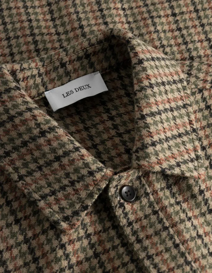 ShirtsOvershirts Men Les Deux Milian Houndstooth Overshirt 20 8211 Warm SandBlack