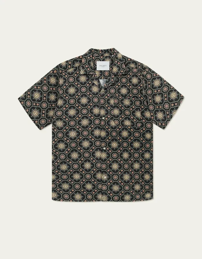 ShirtsOvershirts Men Les Deux Tapestry SS Shirt 8211 BlackSurplus Green