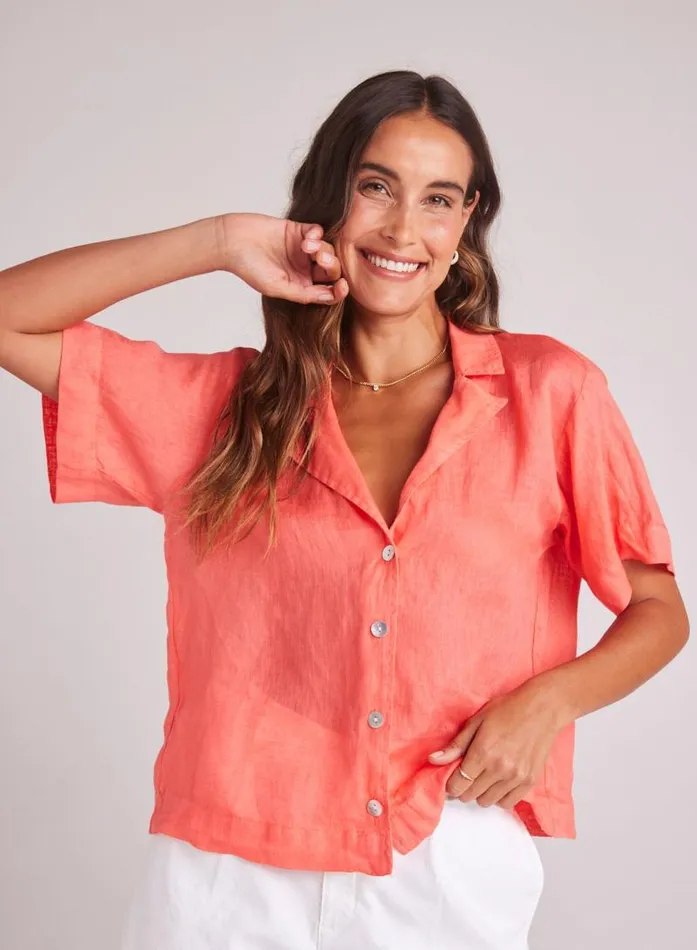 Short Sleeve Flowy Button Down 8211 Hibiscus Bloom Women Bella Dahl Short Sleeve Short Sleeve Flowy Button Down 8211 Hibiscus Bloom Women Bella Dahl Short Sleeve
