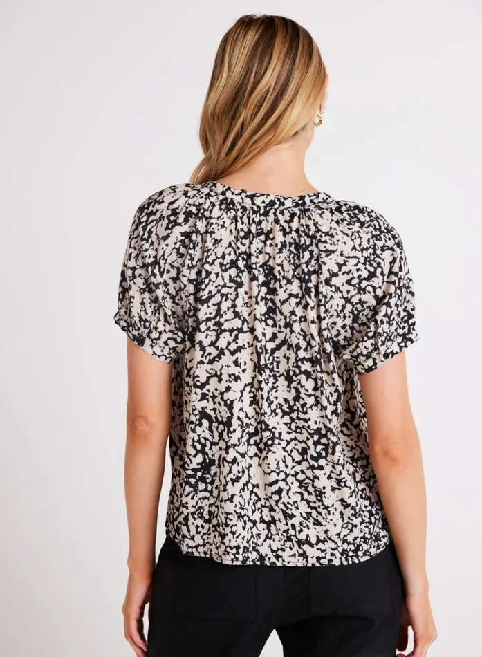 Short Sleeve Raglan Pullover 8211 Abstract Bloom Print Women Bella Dahl Short Sleeve Short Sleeve Raglan Pullover 8211 Abstract Bloom Print Women Bella Dahl Short Sleeve