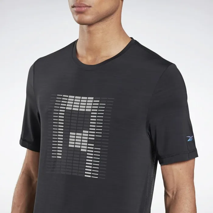 TShirts and Graphic Tees Mens Reebok Run ACTIVCHILL Graphic Tee Black
