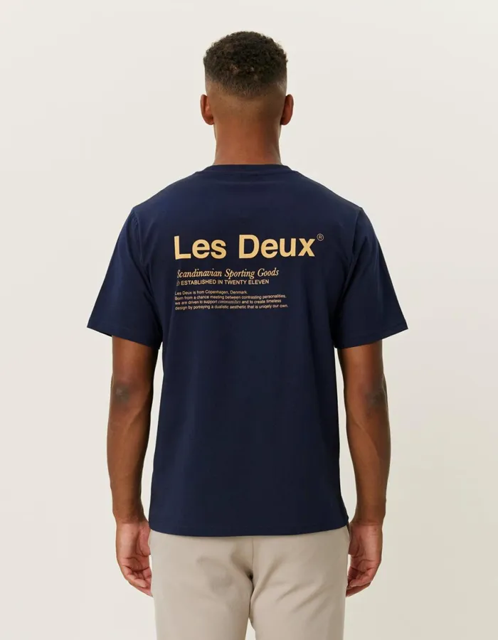 Tshirts Men Les Deux Brody TShirt 20 8211 Dark NavyMustard Yellow