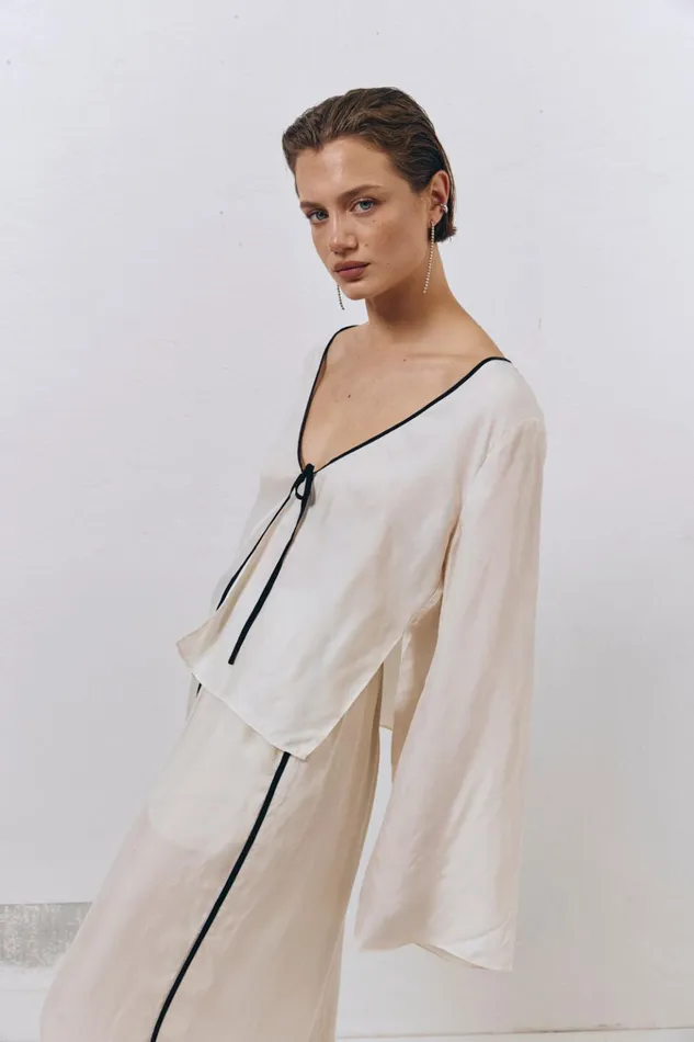 VRG GRL Long Sleeve Moonscapes Tie Front Top Cream 8211 Women VRG GRL Long Sleeve Moonscapes Tie Front Top Cream 8211 Women
