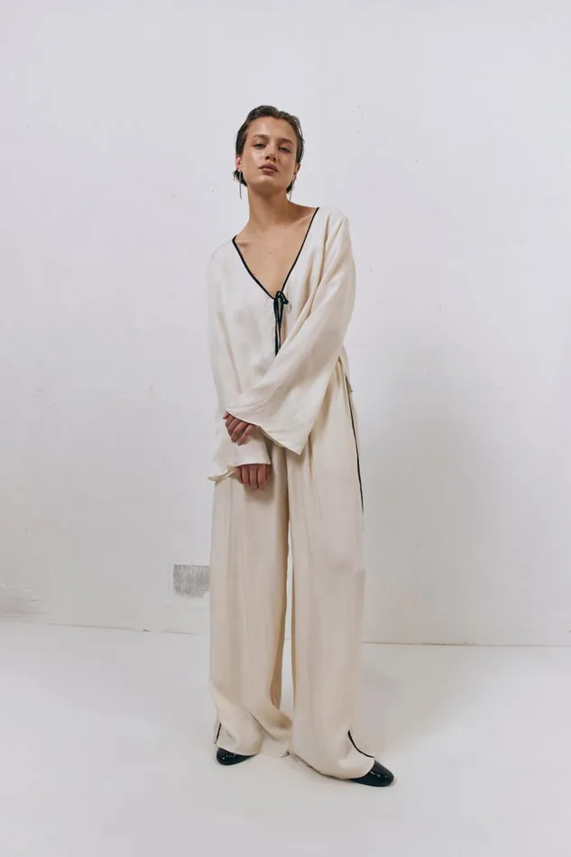 VRG GRL Long Sleeve Moonscapes Tie Front Top Cream 8211 Women VRG GRL Long Sleeve Moonscapes Tie Front Top Cream 8211 Women