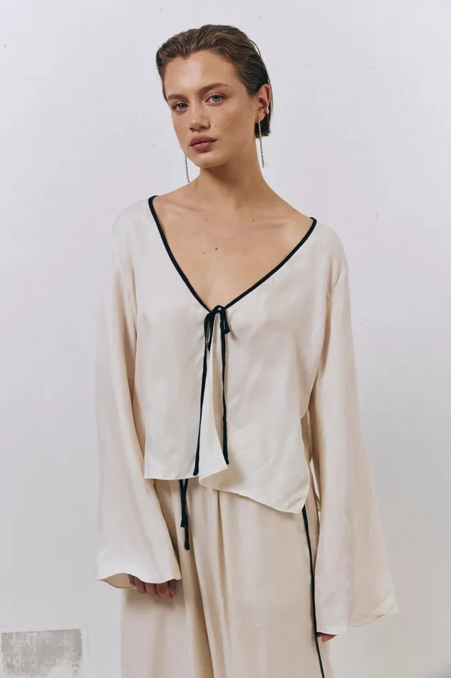 VRG GRL Long Sleeve Moonscapes Tie Front Top Cream 8211 Women VRG GRL Long Sleeve Moonscapes Tie Front Top Cream 8211 Women