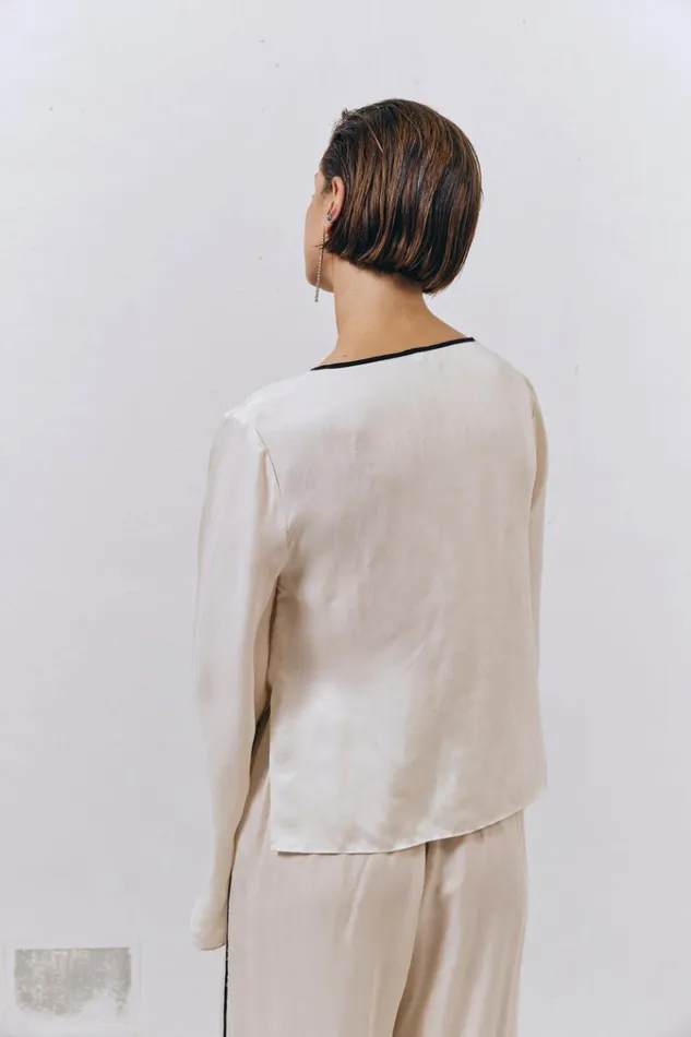 VRG GRL Long Sleeve Moonscapes Tie Front Top Cream 8211 Women VRG GRL Long Sleeve Moonscapes Tie Front Top Cream 8211 Women