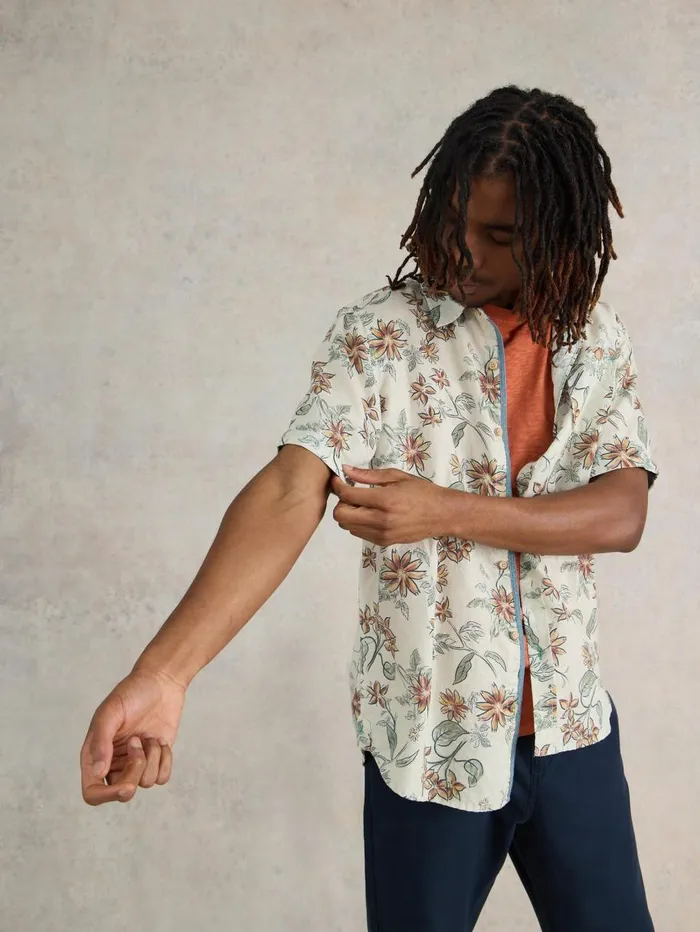 White Stuff SHIRTS Floral Printed SS Shirt Natural Print 8211 Men White Stuff SHIRTS Floral Printed SS Shirt Natural Print 8211 Men