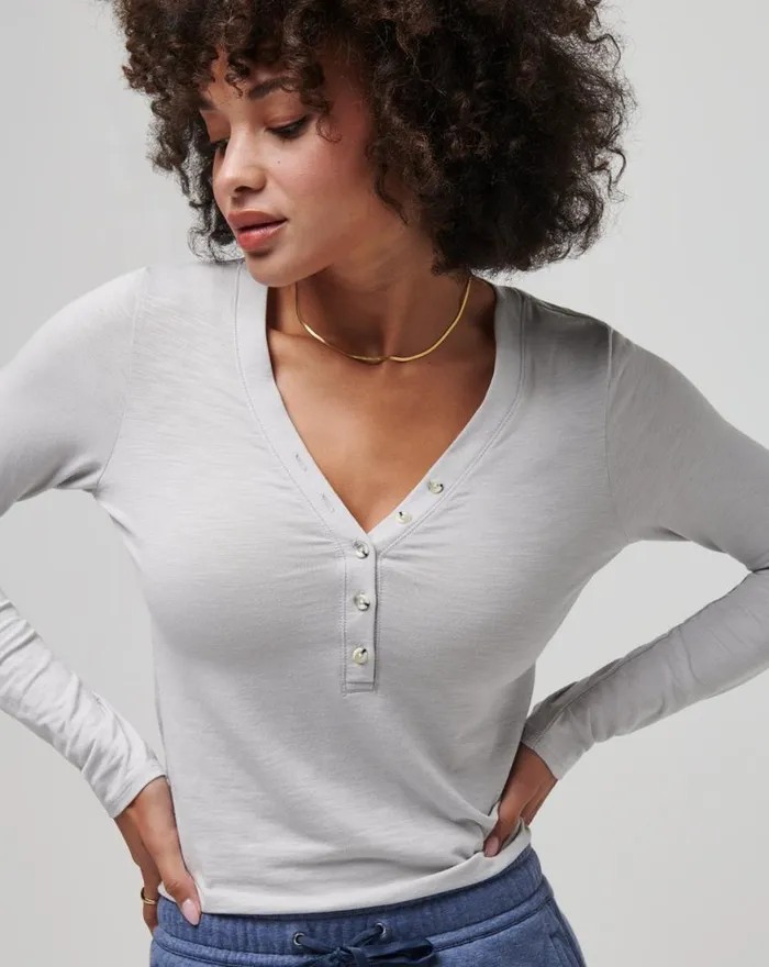 Women CLOUD JERSEY HENLEY Light Grey TravisMathew Tees