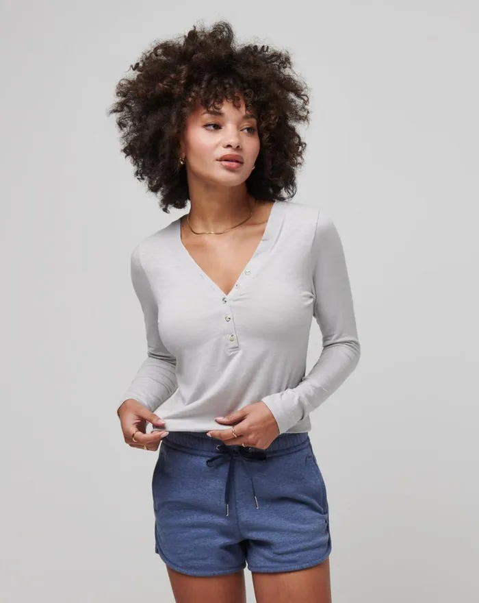Women CLOUD JERSEY HENLEY Light Grey TravisMathew Tees