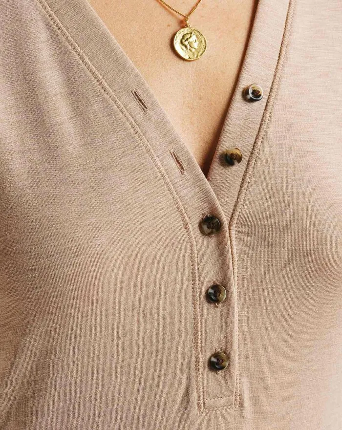 Women CLOUD JERSEY HENLEY Natural TravisMathew Tees