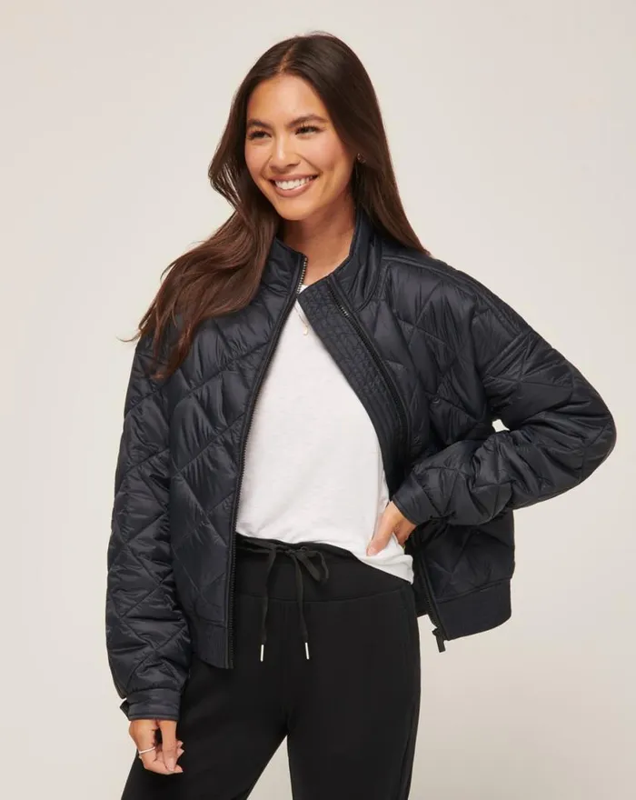 Women LIGHTS AT NIGHT QUILTED JACKET Obsidian TravisMathew Jackets
