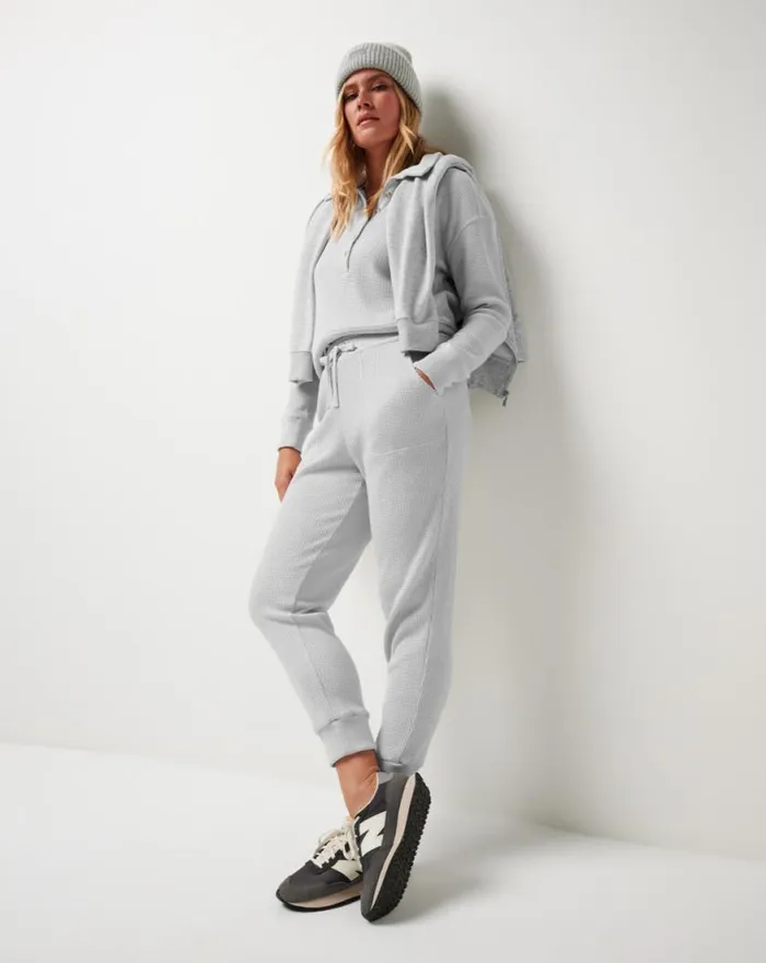 Women LONG WEEKEND JOGGER Heather Light Grey TravisMathew Pants