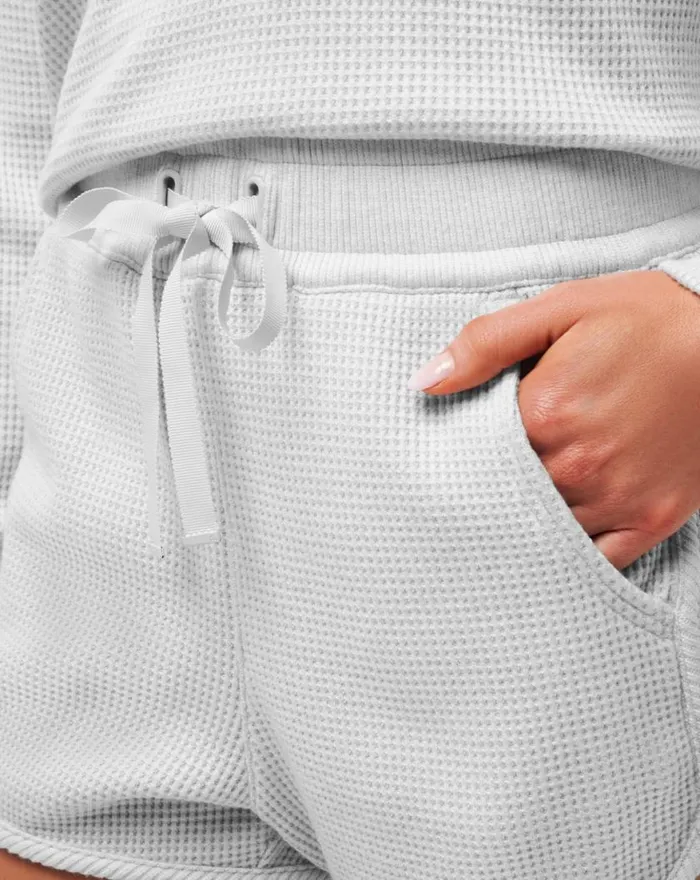 Women LONG WEEKEND SHORT Heather Light Grey TravisMathew Shorts
