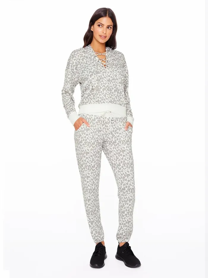 Women Loungewear Jessica Simpson Felicity Jogger In Silver Filigree Painted Leopard Silver Filigree Painted Leopard