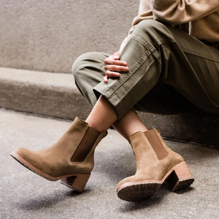 Women Nisolo Boots Ana GoTo Heeled Chelsea Boot Taupe Suede
