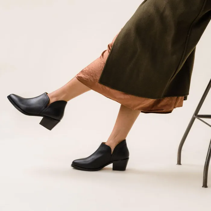 Women Nisolo Boots Mia Everyday Ankle Bootie BlackBlack