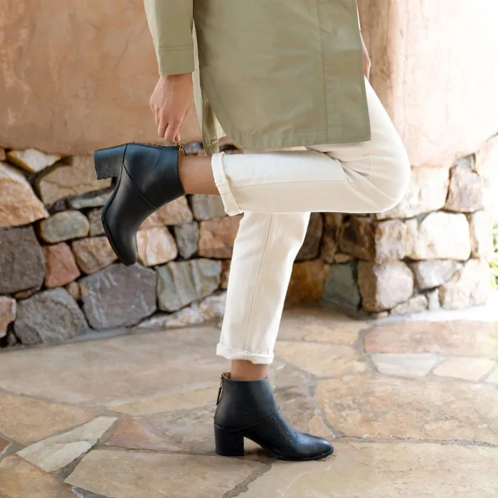 Women Nisolo Heels Dari Commuter Boot BlackBlack