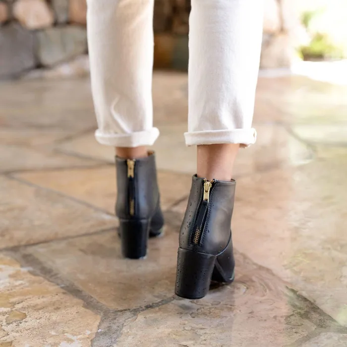 Women Nisolo Heels Dari Commuter Boot BlackBlack