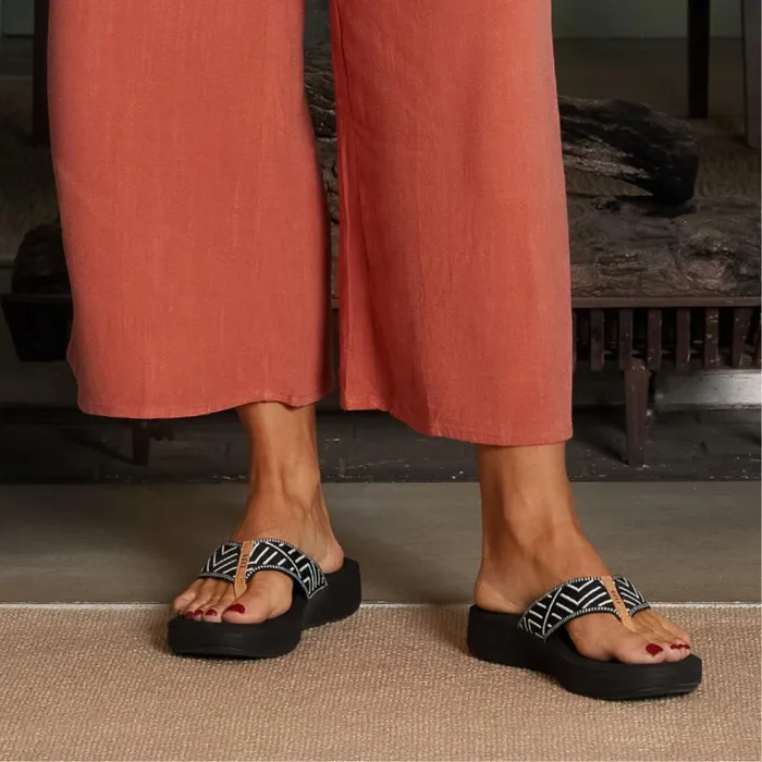 Women Reef Flip Flops Cushion Cloud Textile Black Geo Women Reef Flip Flops Cushion Cloud Textile Black Geo