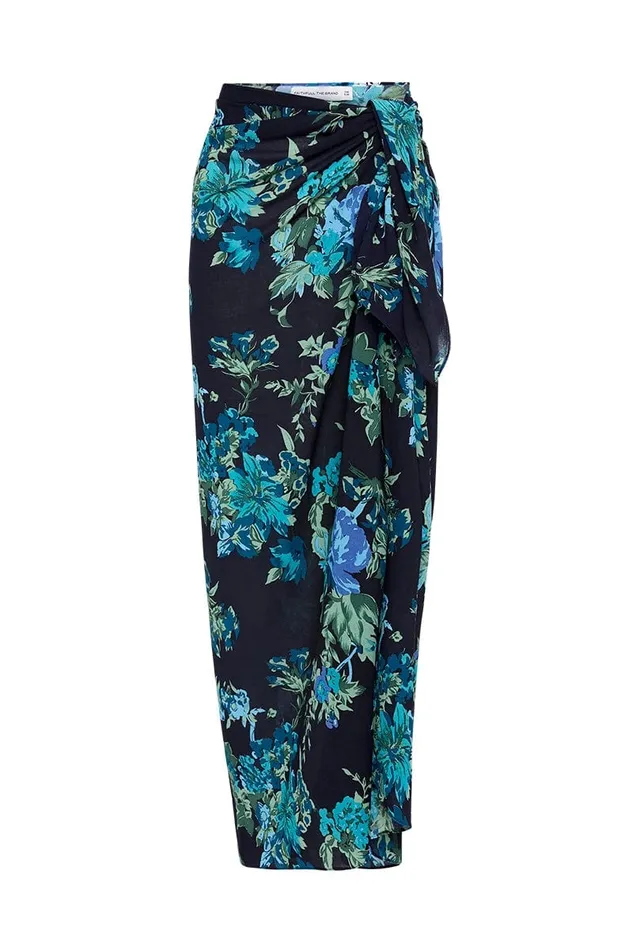 Women Zinnia Pareo Escala Floral Navy Exclusive 8211 Final Sale Faithfull The Brand Accessories Women Zinnia Pareo Escala Floral Navy Exclusive 8211 Final Sale Faithfull The Brand Accessories